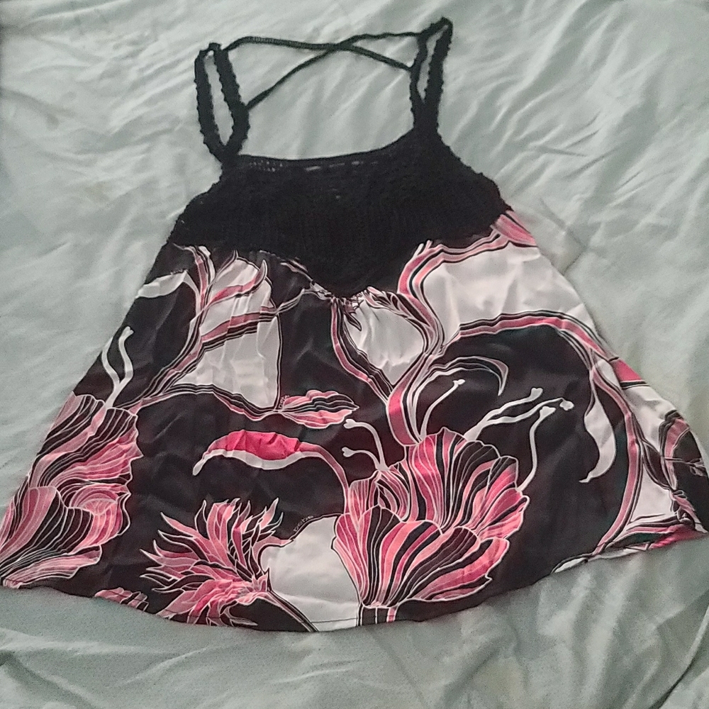 Bebe floral crochet tank top sz Small